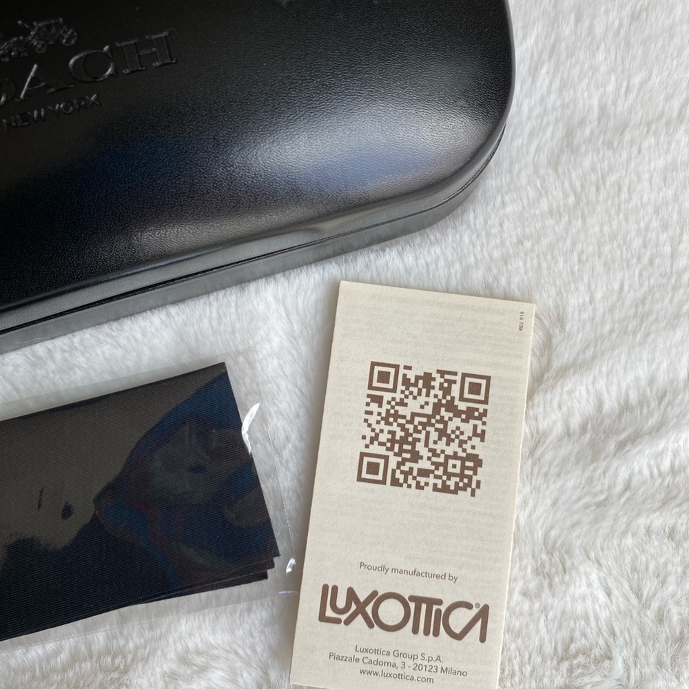 (Sold) Coach eyeglasses case - Picture 3 of 9